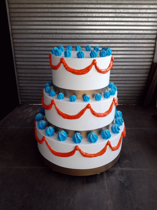 pastel sorpresa 4ruedas madera alt 44-132-140 o71-92-120 (180eu) 1u